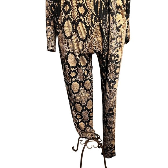 Venus woman’s small snake print romper elastic waist pockets straight leg - Picture 2 of 13